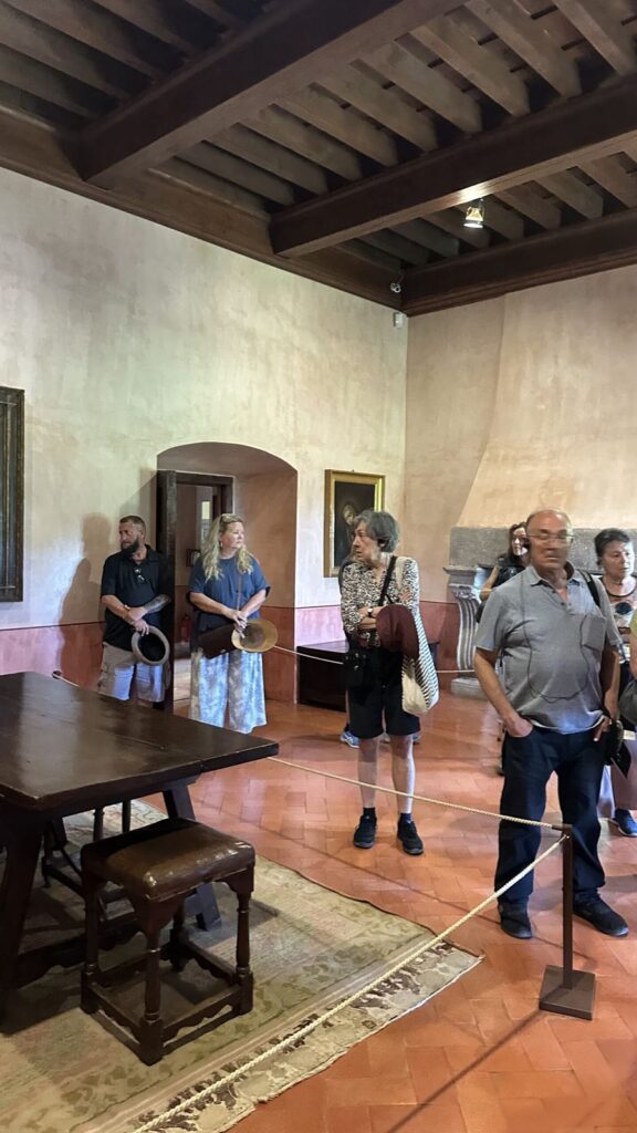 Guided visit inside a historic building with a wooden ceiling